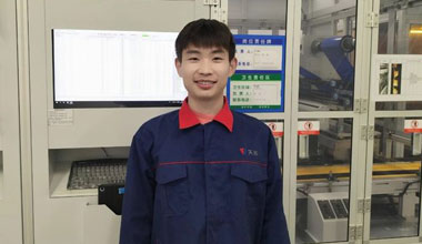 单宝鑫：坚持一直立异，，，争做55世纪工匠